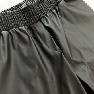 Женские штаны черные.
	
	
	Размер
 S
 M
 L
 XL
	
	
	Длинна 
 91 см. 
 91 см.
 91. . фото 5