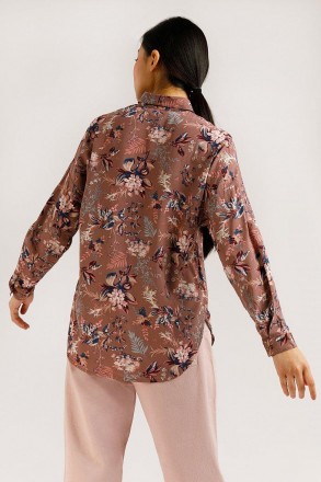 
Летняя блузка-рубашка с цветочным принтом выполнена из воздушной вискозы и стан. . фото 5