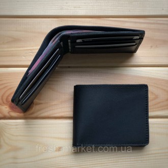 Простота линий, чёрный цвет и качество работы делает мужской кожаный кошелек fre. . фото 5