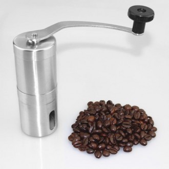 
Кофемолка ручна портативна
Ручна кавомолка з керамічними жорнами - ідеальна кав. . фото 3