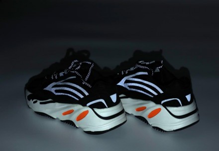 Кроссовки женские рефлективные черные Adidas Yeezy 700 v2 
Отличная модель обуви. . фото 3