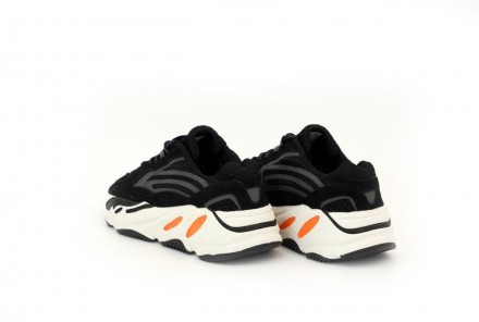 Кроссовки женские рефлективные черные Adidas Yeezy 700 v2 
Отличная модель обуви. . фото 4