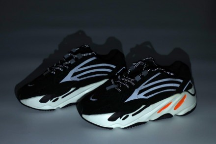 Кроссовки женские рефлективные черные Adidas Yeezy 700 v2 
Отличная модель обуви. . фото 5