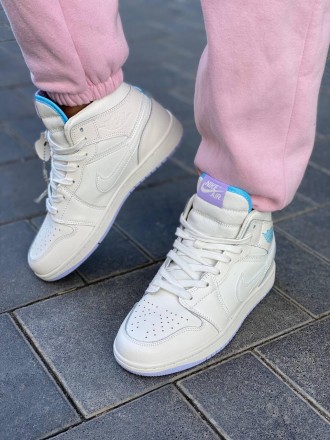 Кроссовки женские белые Nike Air Jordan 1 Retro
Встречайте шикарную белую расцве. . фото 3