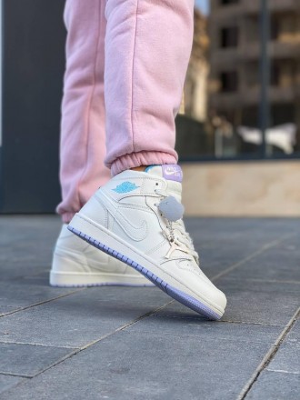 Кроссовки женские белые Nike Air Jordan 1 Retro
Встречайте шикарную белую расцве. . фото 6