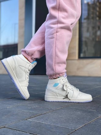Кроссовки женские белые Nike Air Jordan 1 Retro
Встречайте шикарную белую расцве. . фото 10