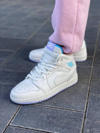 Кроссовки женские белые Nike Air Jordan 1 Retro
Встречайте шикарную белую расцве. . фото 9