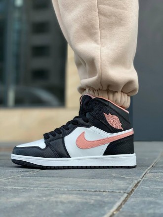 Кроссовки женские черно-белые Nike Air Jordan 1
Представляем вам высокие женские. . фото 3