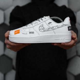 Кроссовки женские белые Nike Air Force 1
Низкие женские кроссовки Nike Air Force. . фото 5