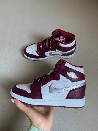 Кроссовки женские бордовые Nike Air Jordan 1 Retro
Представляем вам еще одну кру. . фото 8