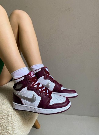 Кроссовки женские бордовые Nike Air Jordan 1 Retro
Представляем вам еще одну кру. . фото 6