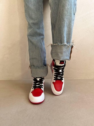Кроссовки женские бело-красные Nike Air Jordan 1 Retro
Встречайте шикарную бело-. . фото 4