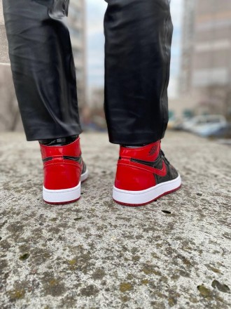 Кроссовки женские черно-красные Nike Air Jordan 1 Retro High OG Patent Bred
Крут. . фото 4