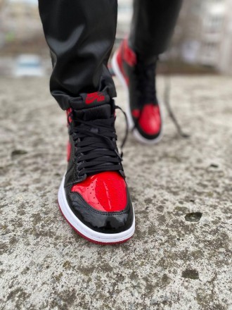 Кроссовки женские черно-красные Nike Air Jordan 1 Retro High OG Patent Bred
Крут. . фото 6