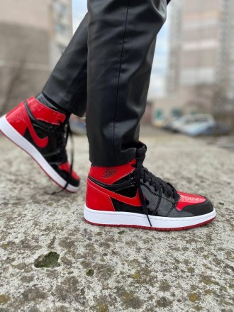 Кроссовки женские черно-красные Nike Air Jordan 1 Retro High OG Patent Bred
Крут. . фото 9