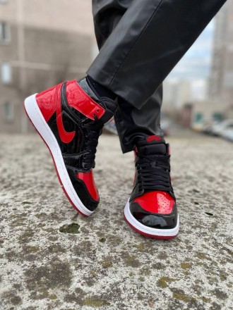 Кроссовки женские черно-красные Nike Air Jordan 1 Retro High OG Patent Bred
Крут. . фото 7