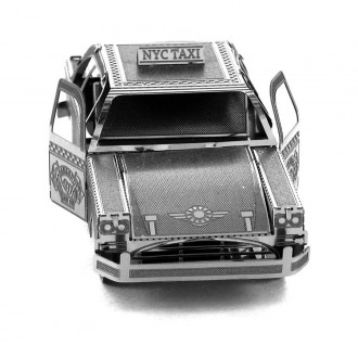 
Масштабная 3D модель такси Checker Сab — символ Нью-Йорка из нержавеющей стали.. . фото 2