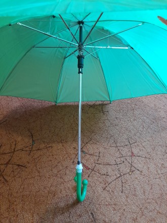 Прочный зонт из полиэстера. Удобная ручка- крюк.
Длина в сложенном виде с ручко. . фото 3