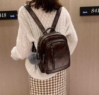 
Женский рюкзак с меховым брелком
 Характеристики:
Материал: Плотная и высококач. . фото 3