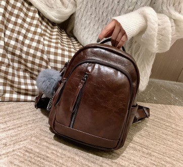 
Женский рюкзак с меховым брелком
 Характеристики:
Материал: Плотная и высококач. . фото 5