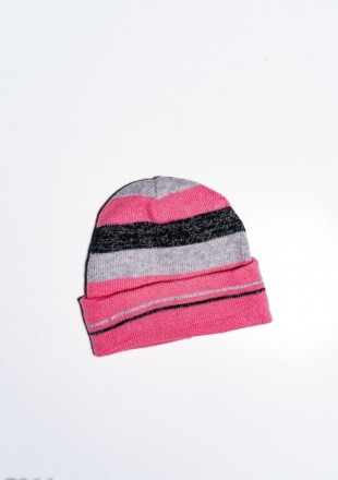 Демисезонная вязаная шапка-чулок для девочек с разноцветными полосками и вплетен. . фото 2