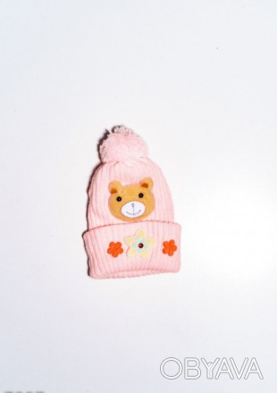 Персиковая демисезонная детская шапка средней эластичности выполненная из шерсти. . фото 1