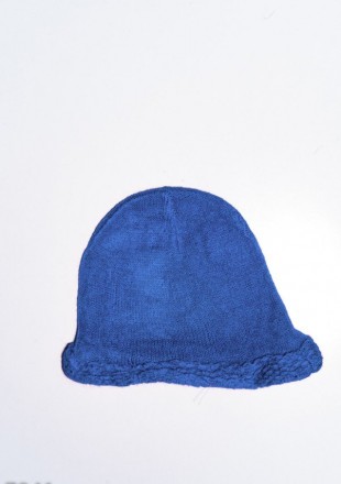 Однотонная голубая детская вязаная тонкая шапка удобного лаконичного дизайна со . . фото 2