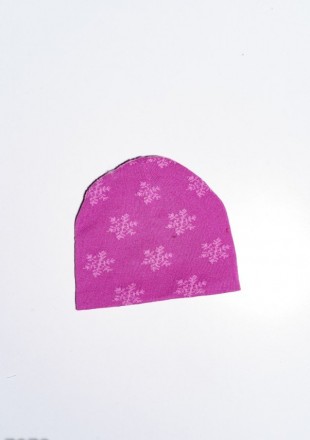 Розовая трикотажная демисезонная шапка для детей выполненная из тонкой шерсти. М. . фото 3