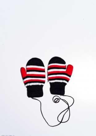 Черные зимние детские варежки с бело-красными горизонтальными полосками. Модель . . фото 3