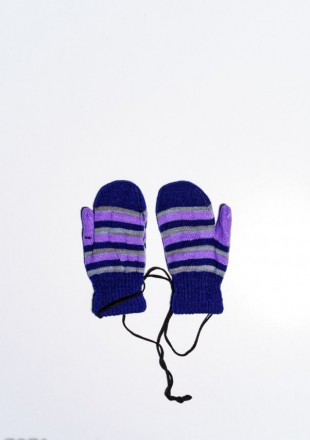 Темно-синие теплые детские варежки из эластичной вязаной шерсти. Варежки оснащен. . фото 3
