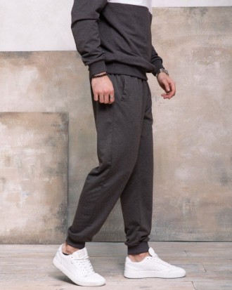 Спортивные штаны из двухнитного темно-серого трикотажа с боковыми карманами и св. . фото 3