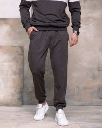 Спортивные штаны из двухнитного темно-серого трикотажа с боковыми карманами и св. . фото 2