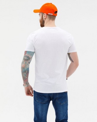 Тонкая белая молодежная футболка выполненная из эластичного хлопкового трикотажа. . фото 4
