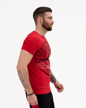 Красная эластичная футболка сшитая из хлопкового трикотажа. Модель с короткими р. . фото 3
