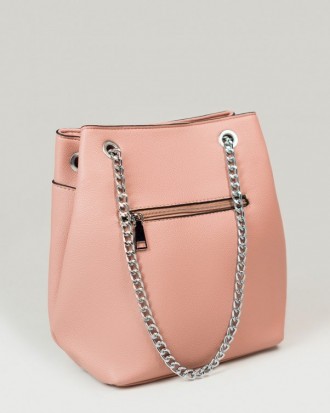 Розовая вместительная сумка с ручками-цепочками выполненная из мягкой эко-кожи. . . фото 4