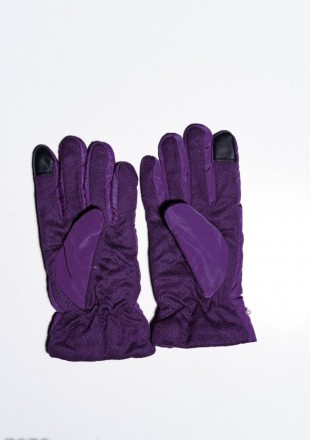 Зимние практичные перчатки фиолетового яркого цвета выполненные из теплой стеган. . фото 3