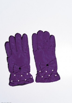 Зимние практичные перчатки фиолетового яркого цвета выполненные из теплой стеган. . фото 2