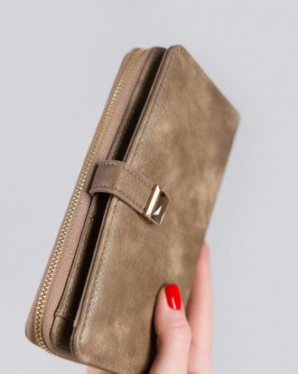 Бежевый кошелек-клатч выполненный из винтажной эко-кожи с потертостями и съемной. . фото 5