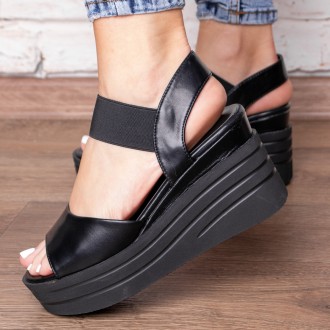 Жіночі сандалі чорні Batista 3085
Сандалі зі штучної шкіри чорного кольору модне. . фото 5
