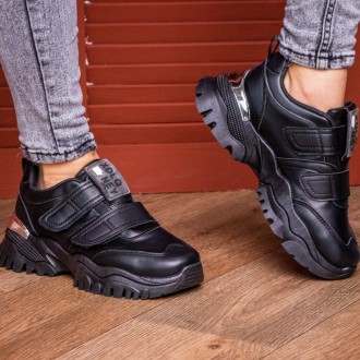 Жіночі кросівки чорні Basey 2128
Кросівки жіночі чорні виконані зі штучної шкіри. . фото 2