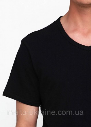 Эта черная футболка – выражение современного стиля и комфорта. Изготовленная из . . фото 3
