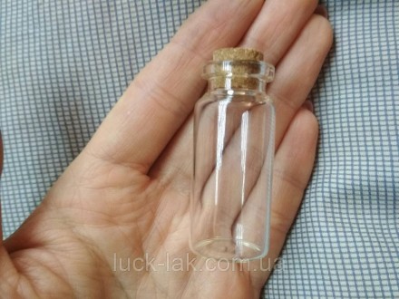 Скляна мініатюрна баночка з дерев'яним корком для зберігання дрібниць або створе. . фото 3