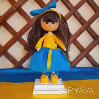 Милая, яркая, длинноволосая куколка в желто-голубом платье будет радовать вас и . . фото 1