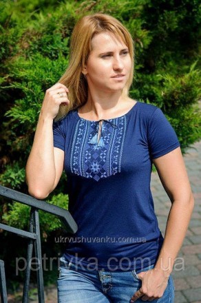 Вышивка "Два цвета"
Женская футболка вышиванка - неотъемлемая составляющая гарде. . фото 3