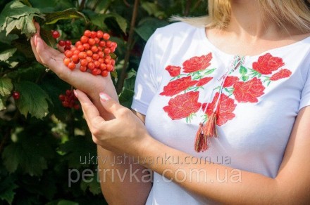 Вышивка Два цвета
Женская футболка вышиванка - неотъемлемая составляющая гардеро. . фото 5