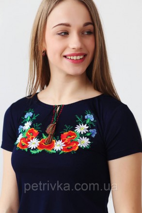 Женская вышиванка с коротким рукавом "Маки"
Роскошная синяя футболка с вышитыми . . фото 4