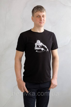Чоловіча футболка чорна вишитим принтом Діджей, висока якість, приємна до тіла. . . фото 2