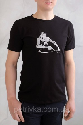 Чоловіча футболка чорна вишитим принтом Діджей, висока якість, приємна до тіла. . . фото 4