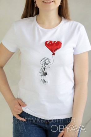 Жіноча біла футболка в стилі CASUAL, з вишитим принтом Дівчинка з кулькою серцем. . фото 1