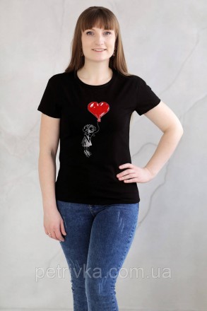 Жіноча Чорна футболка в стилі CASUAL, з вишитим принтом Дівчинка з кулькою серце. . фото 2